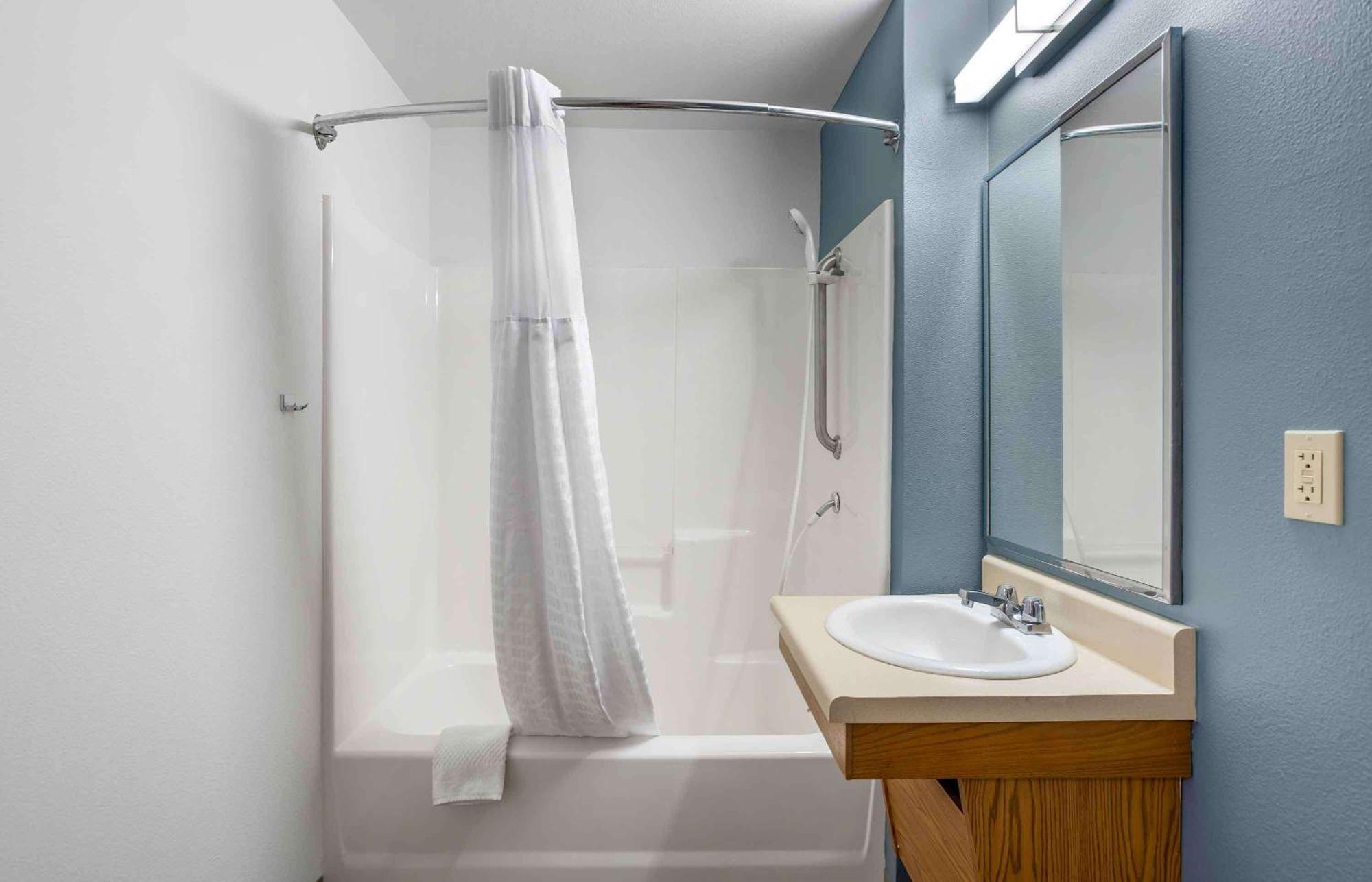 Extended America - Nashua - 3*