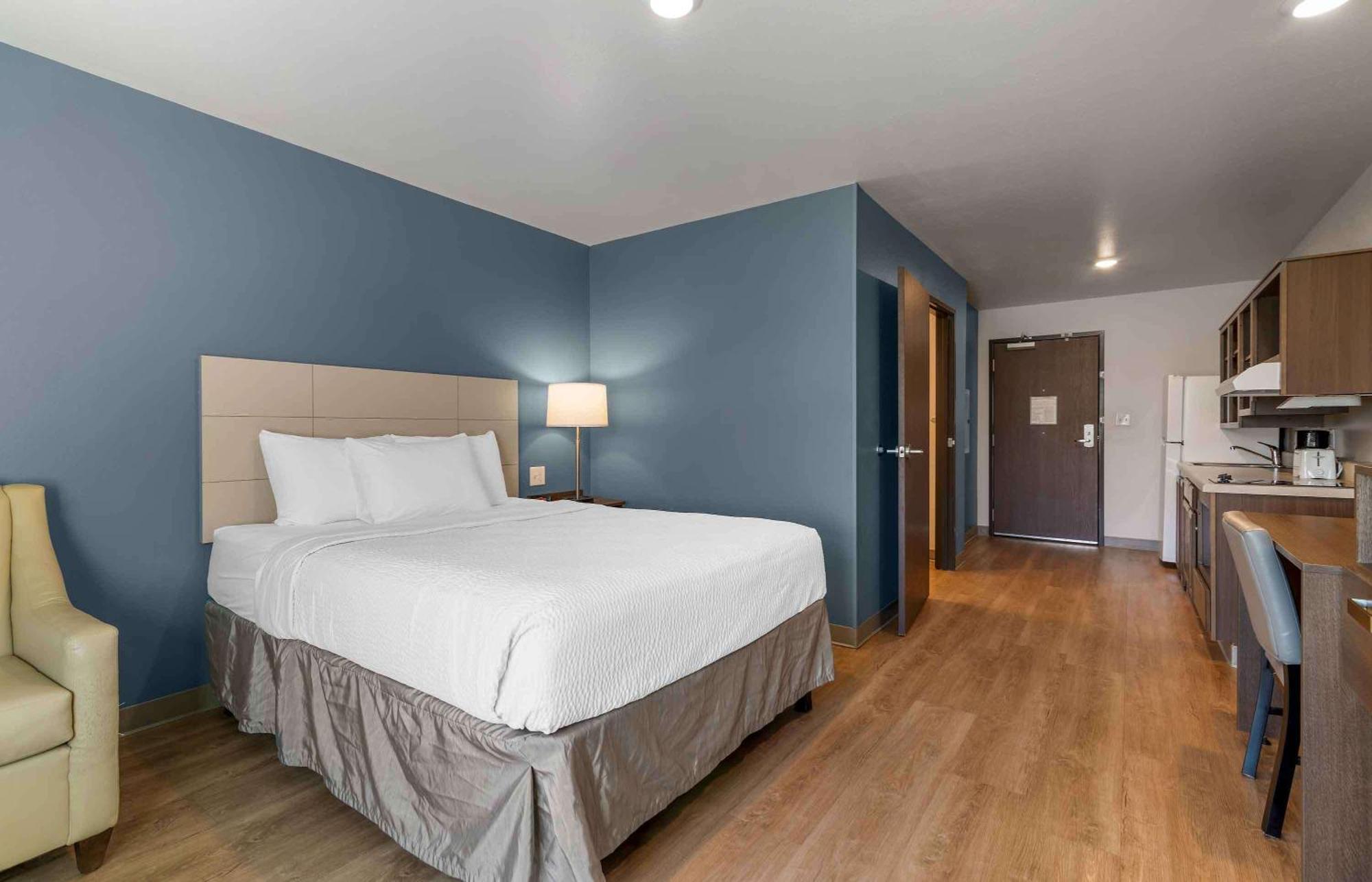 Extended America - Nashua - 3*