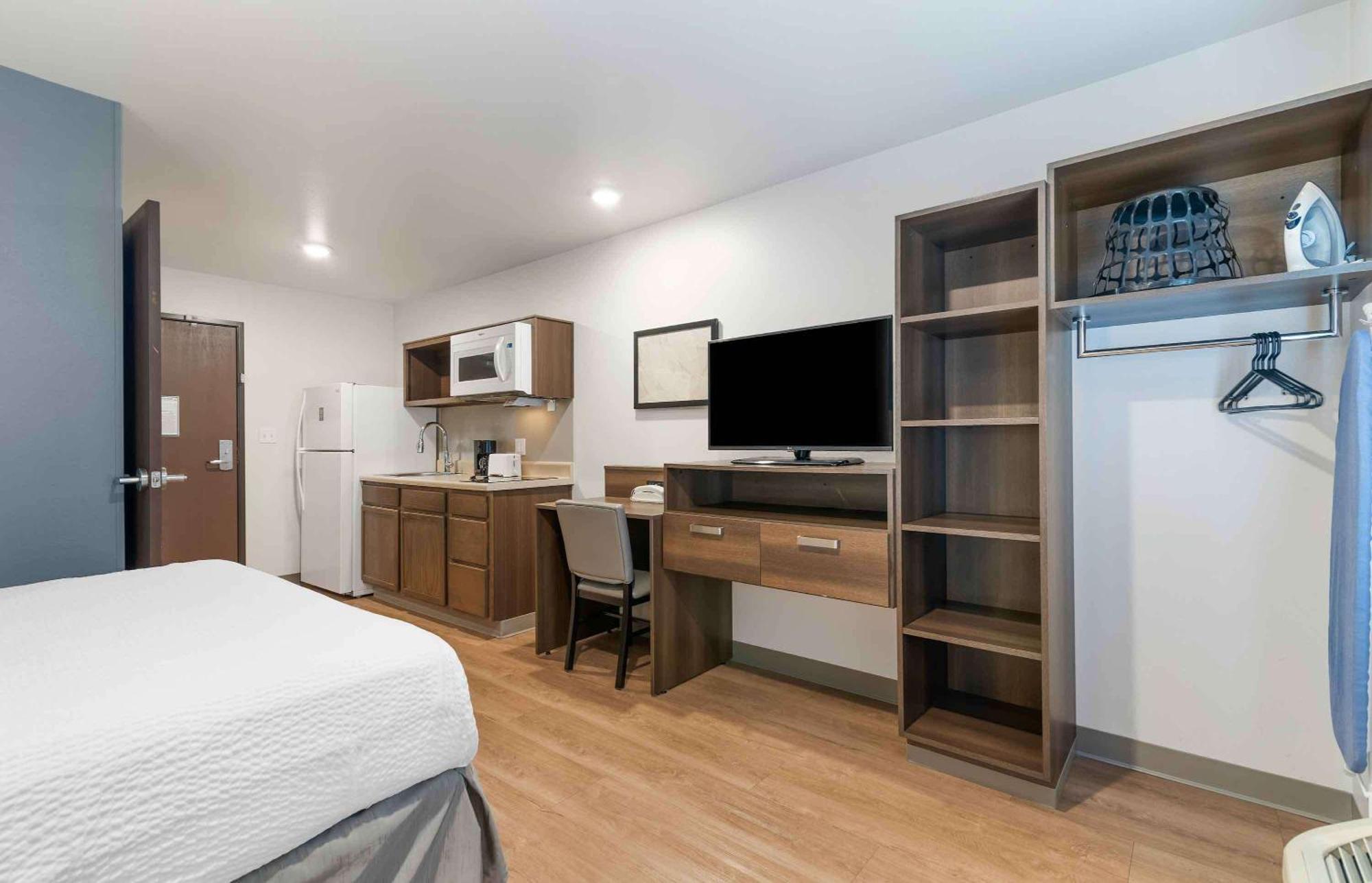 Extended America - Nashua - 3*